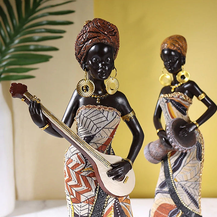 Afrikaanse vrouwelijke muzikantensculptuur