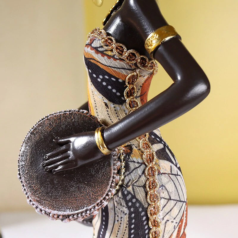 Afrikaanse vrouwelijke muzikantensculptuur