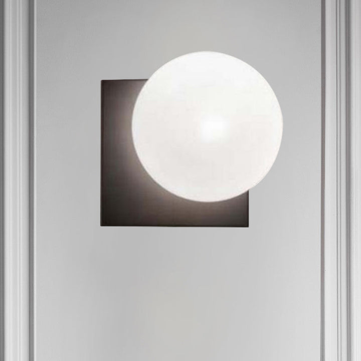 Moderne 1-Lichts Wandlamp met Witte Glazen Kap Zwarte Bal Wandgemonteerde Verlichting