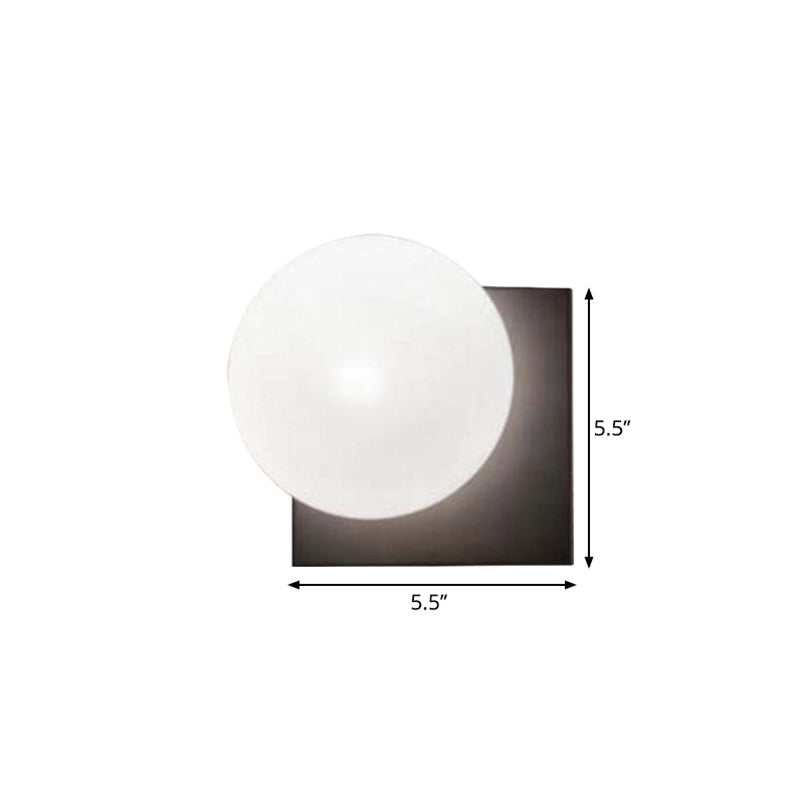 Moderne 1-Lichts Wandlamp met Witte Glazen Kap Zwarte Bal Wandgemonteerde Verlichting