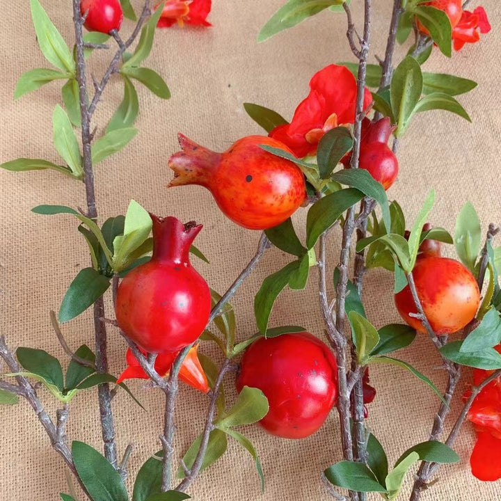 Decoratieve Granaatappel en Bloemensteel