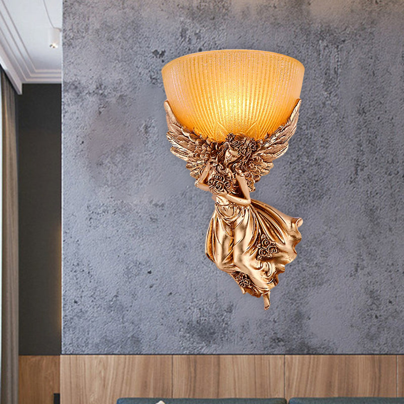 Enkele Engel-wandlamp met gloeilamp, landelijke gouden hars wandlamp met amberkleurige geribbeld glazen kap, rechts