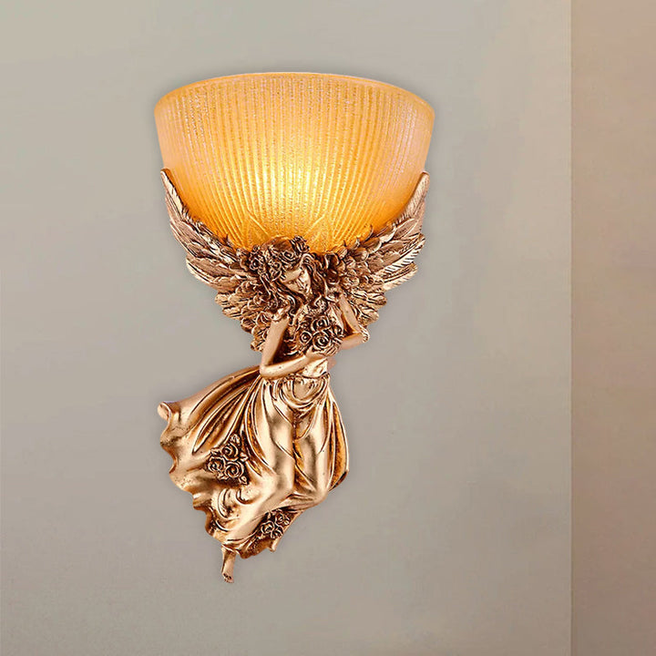Enkele Engel-wandlamp met gloeilamp, landelijke gouden hars wandlamp met amberkleurige geribbeld glazen kap, rechts