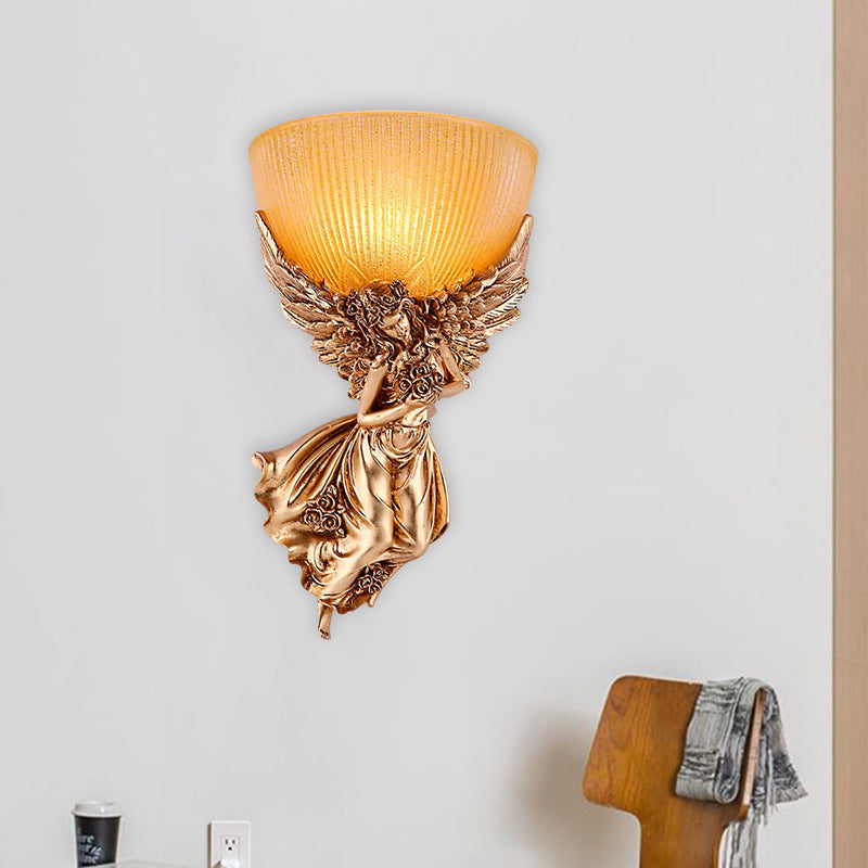 Enkele Engel-wandlamp met gloeilamp, landelijke gouden hars wandlamp met amberkleurige geribbeld glazen kap, rechts