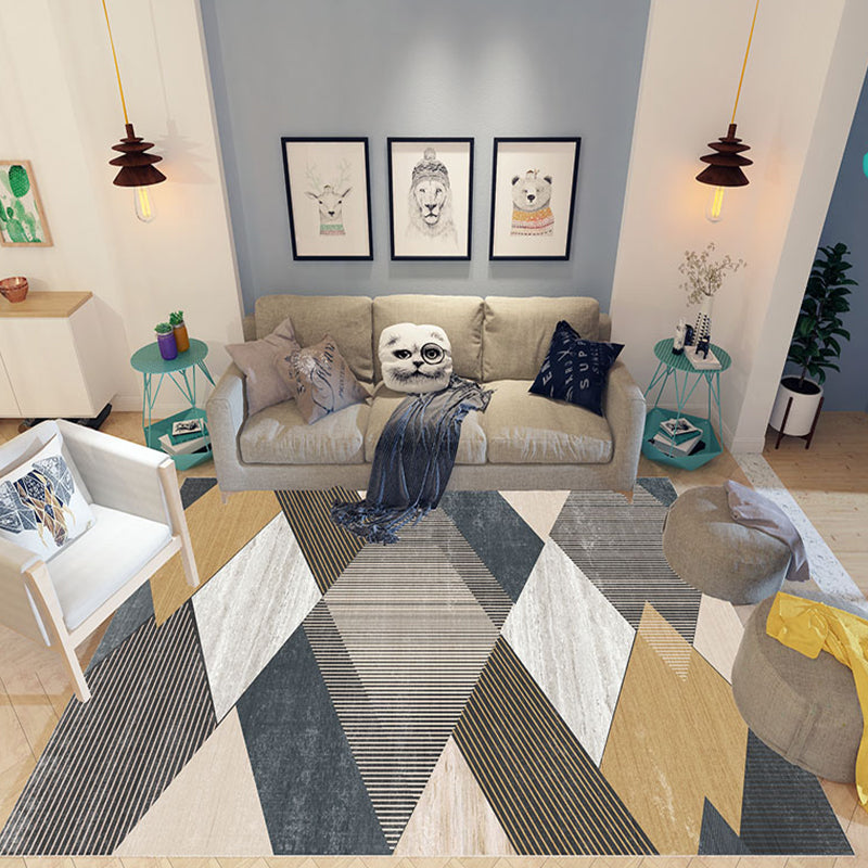 Een unieke kleurrijke gestreepte tapijt met geometrische print van polyester Moderne tapijt Huisdier vriendelijke antislip achterkant tapijt voor de slaapkamer
