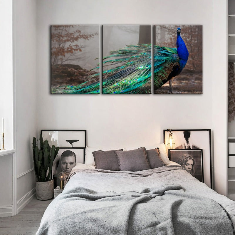 Levendige Pauw Aan de Vijver - Canvas Wandkunst Schilderij 3 Delen