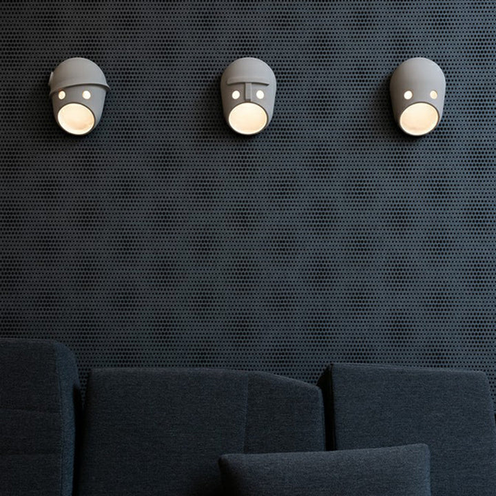 Decoratieve Grappige Gezichtsuitdrukking Wandlamp Hars Slaapkamer LED Wandgemonteerde Lamp in Grijs