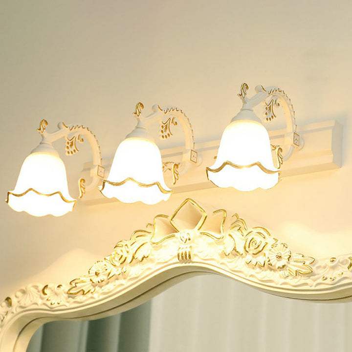 Bloemige badkamer wastafel wandverlichting vintage stijl opaal glazen wandlamp verlichting