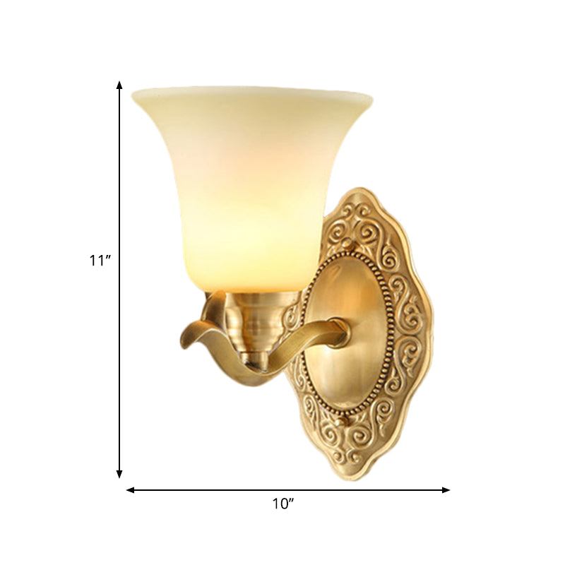 Traditionele klokscherm-wandlamp 1/2-licht matglas-wandlamp met gouden metalen arm