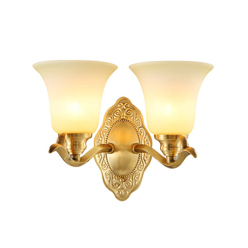 Traditionele klokscherm-wandlamp 1/2-licht matglas-wandlamp met gouden metalen arm
