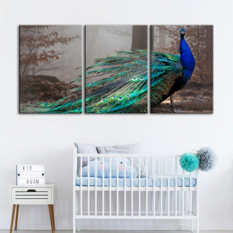 Levendige Pauw Aan de Vijver - Canvas Wandkunst Schilderij 3 Delen