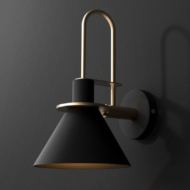 1 Lichte Nachtkastwandgemonteerde Lamp Eenvoudige Zwart/Wit/Groen Wandlamp met Kegelformige Metalen Kap