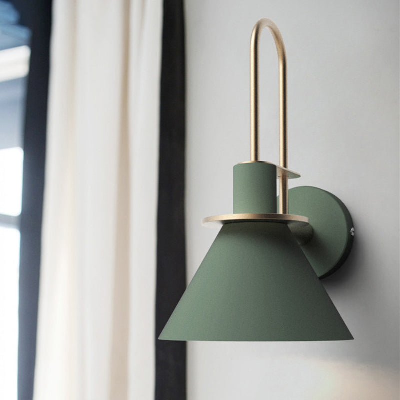 1 Lichte Nachtkastwandgemonteerde Lamp Eenvoudige Zwart/Wit/Groen Wandlamp met Kegelformige Metalen Kap