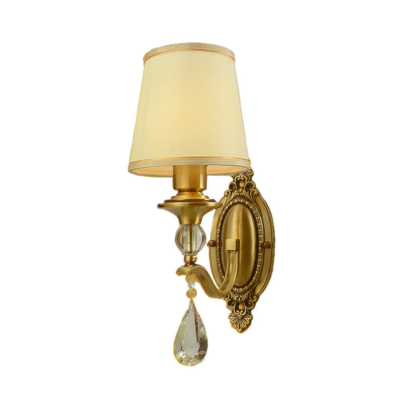 Traditionele conische wandlampmontage 1/2 koppen stof wand scone verlichting in goud met hangende kristal