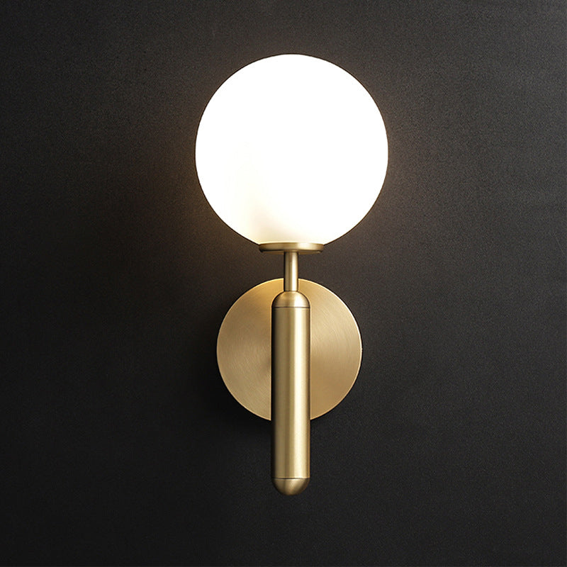 Melkglas Bol Wandlamp Hedendaags 1 Kop Messing Wandmontage Verlichtingsarmatuur met Metalen Potloodarm