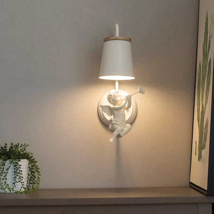 Witte Kleine Engel Wandlamp met Emmer Schaduw 1 Hoofd Metaal Wandlamp voor de Woonkamer