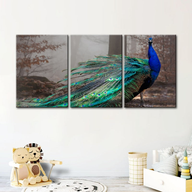 Levendige Pauw Aan de Vijver - Canvas Wandkunst Schilderij 3 Delen