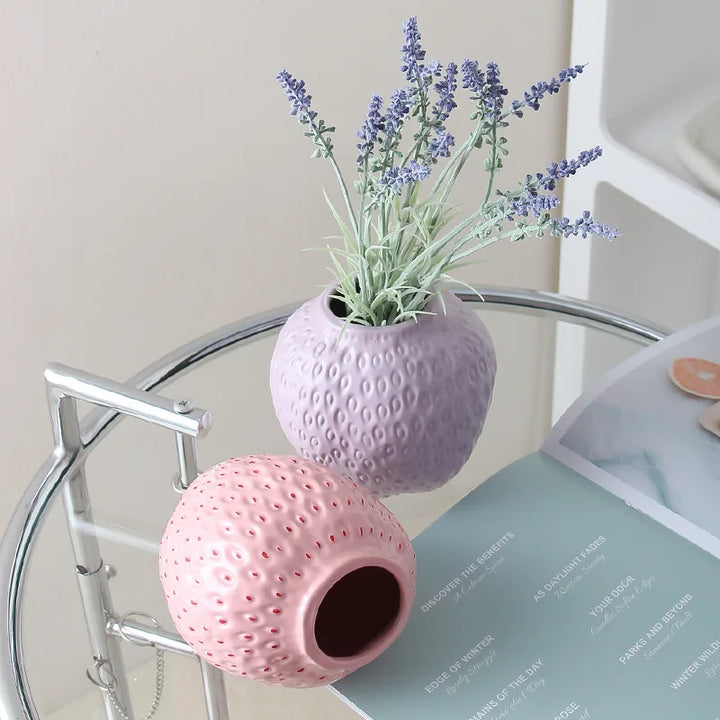Keramische vaas in aardbeienontwerp, decoratieve bloemenvaas voor woonkamer en keuken | Arosta