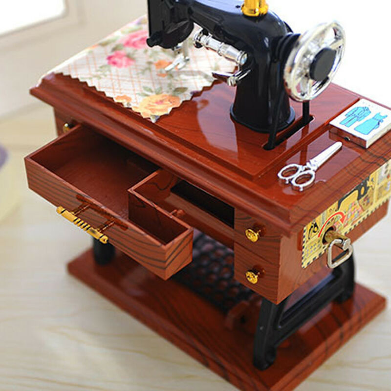 Mini Craft Retro Naai Machine Decor