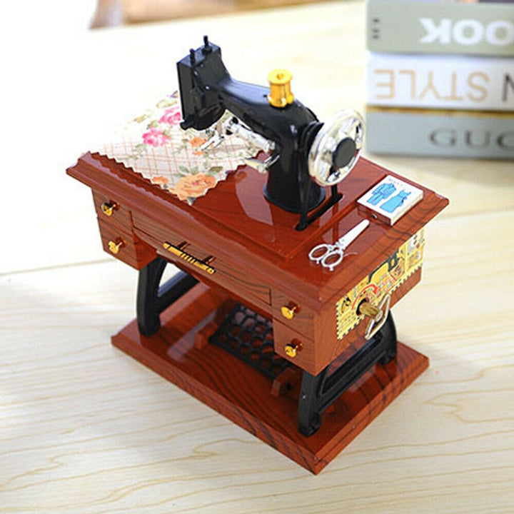 Mini Craft Retro Naai Machine Decor