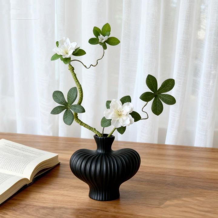 Decoratieve Geribbelde Keramische Vaasje voor Binnen Decor