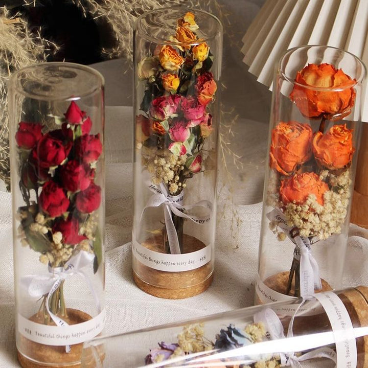 Geconserveerde Bloemdisplay in Elegante Glazen Cilinder