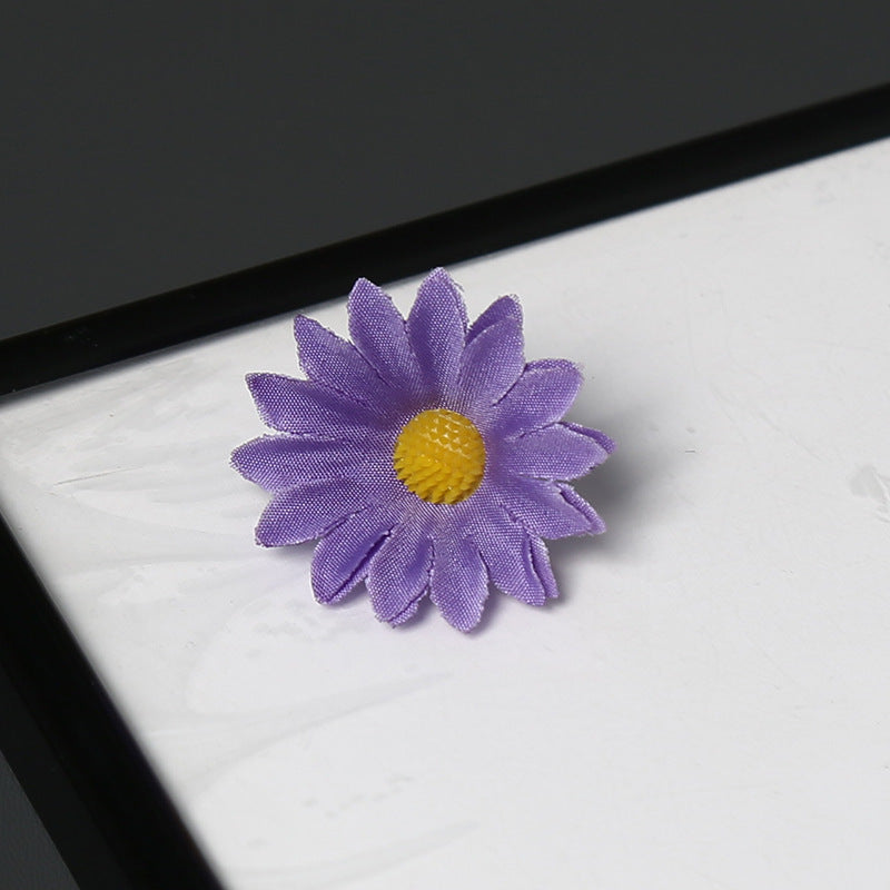 Elegante Stof Daisy Bloemen Speld voor Decoratieve Draagtijd