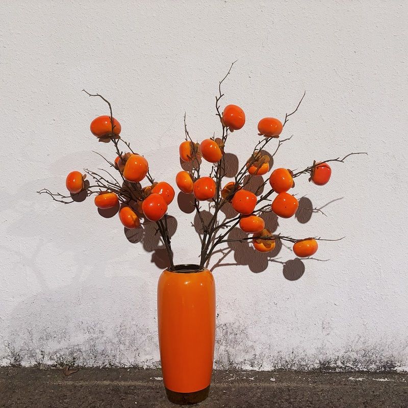 Elegante Decoratieve Bloemenarrangement voor Thuisdisplay