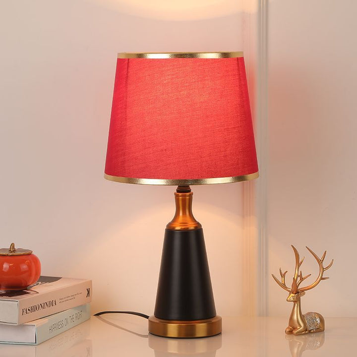Moderne Tafel Lamp met Gouden Accent