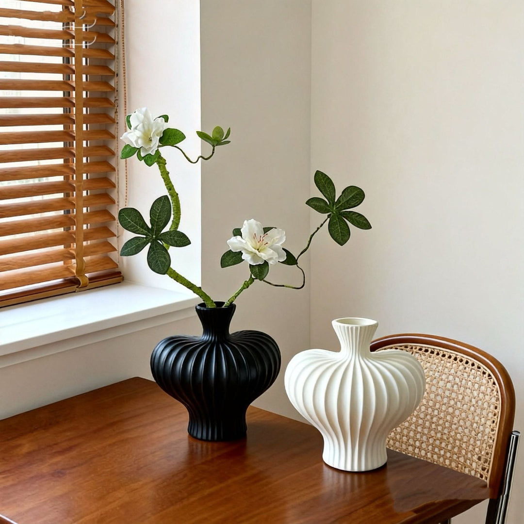 Decoratieve Geribbelde Keramische Vaasje voor Binnen Decor