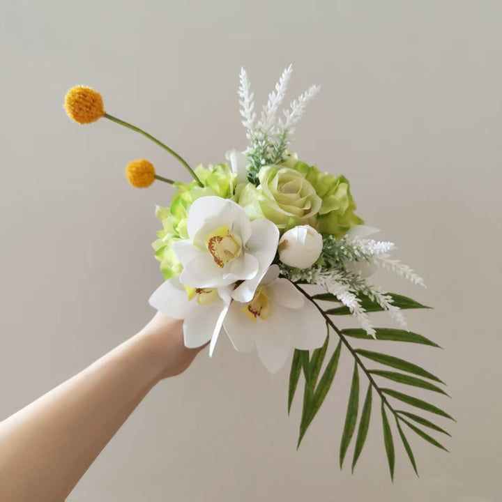 Realistische Bloemarrangement met Orchideeën en Groenere