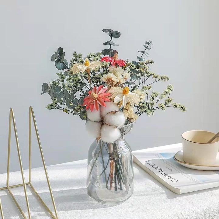 Dried Flower Bouquet Arrangement met Decoratieve Elementen