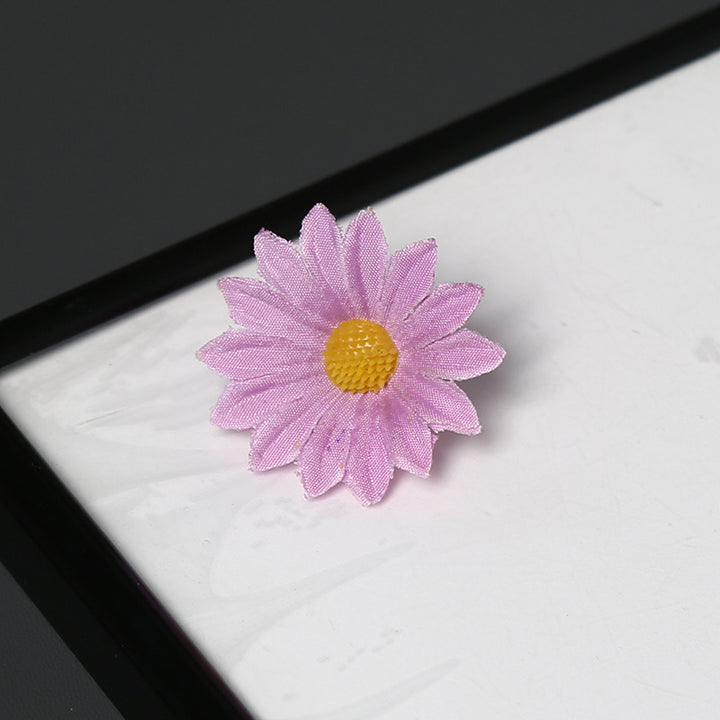 Elegante Stof Daisy Bloemen Speld voor Decoratieve Draagtijd