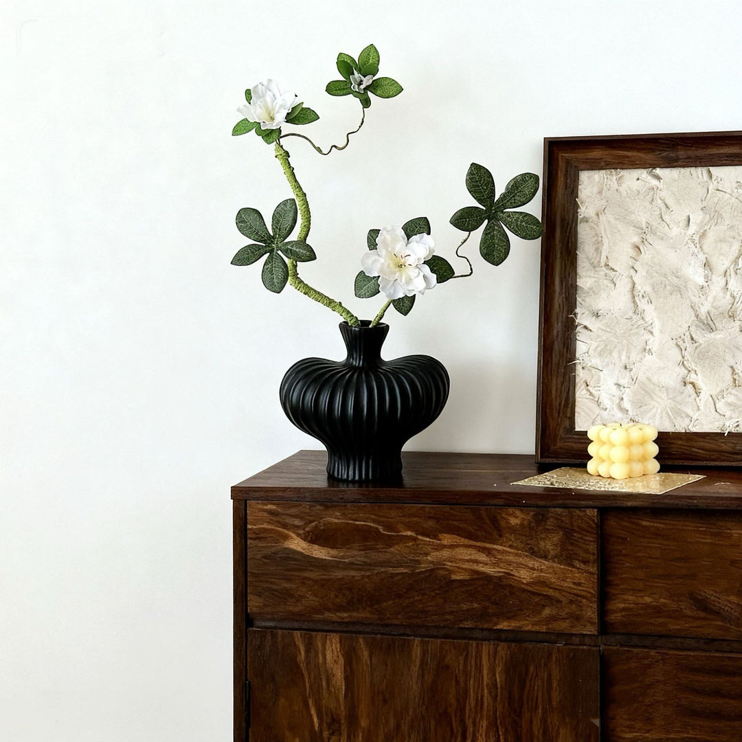 Decoratieve Geribbelde Keramische Vaasje voor Binnen Decor