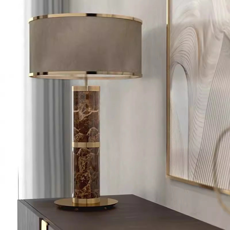 Elegante Moderne Marmeren Tafellamp met Metallic Accenten