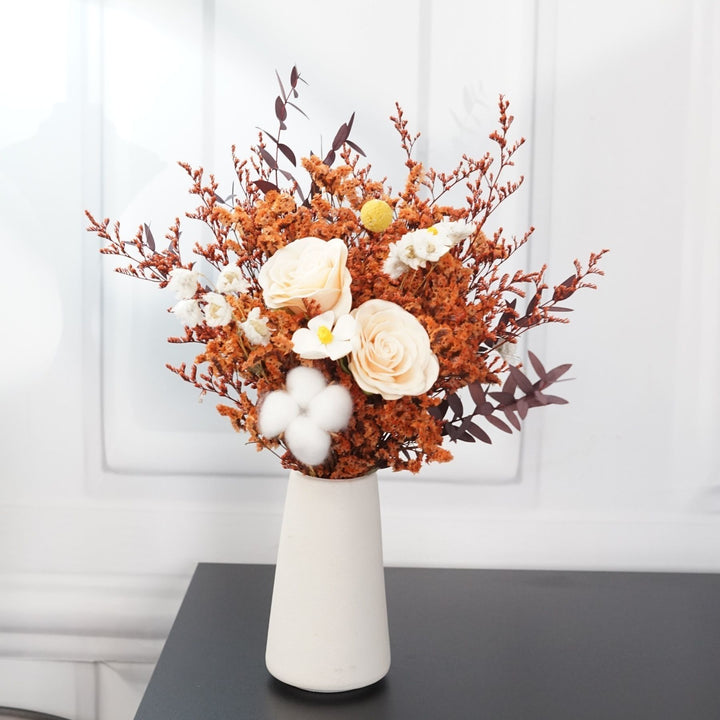 Kunstmatige Bloemenzetting met Decoratieve Vaasje