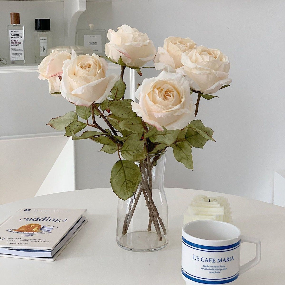Levensechte Decoratieve Rozenarrangement