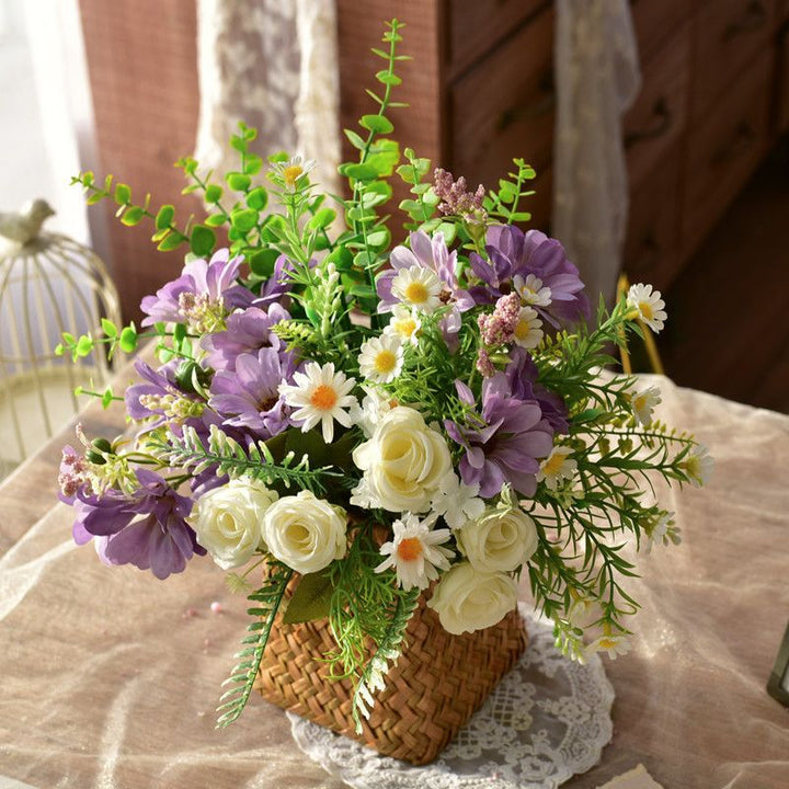Elegante Synthetische Bloemstuk in Gewoven Mand