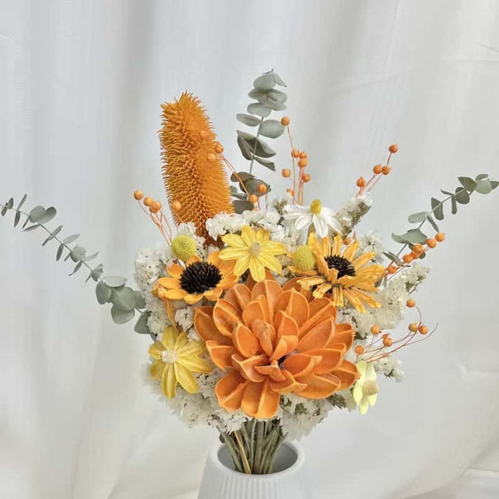 Dried Flower Bouquet Arrangement met Decoratieve Elementen
