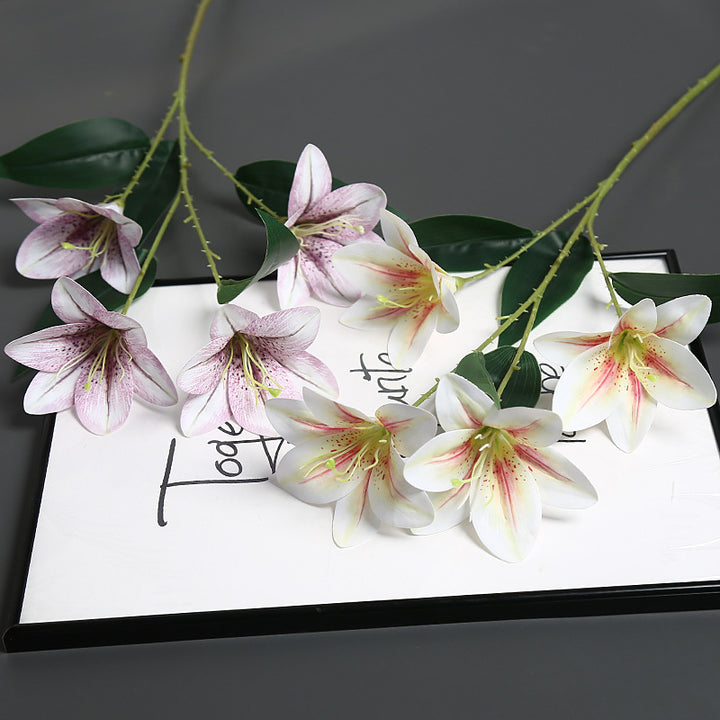 Realistische Synthetische Lelie Steer