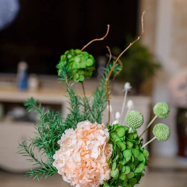 Elegante Bloemen Decoratie Arrangement voor Stijlvolle Ruimtes