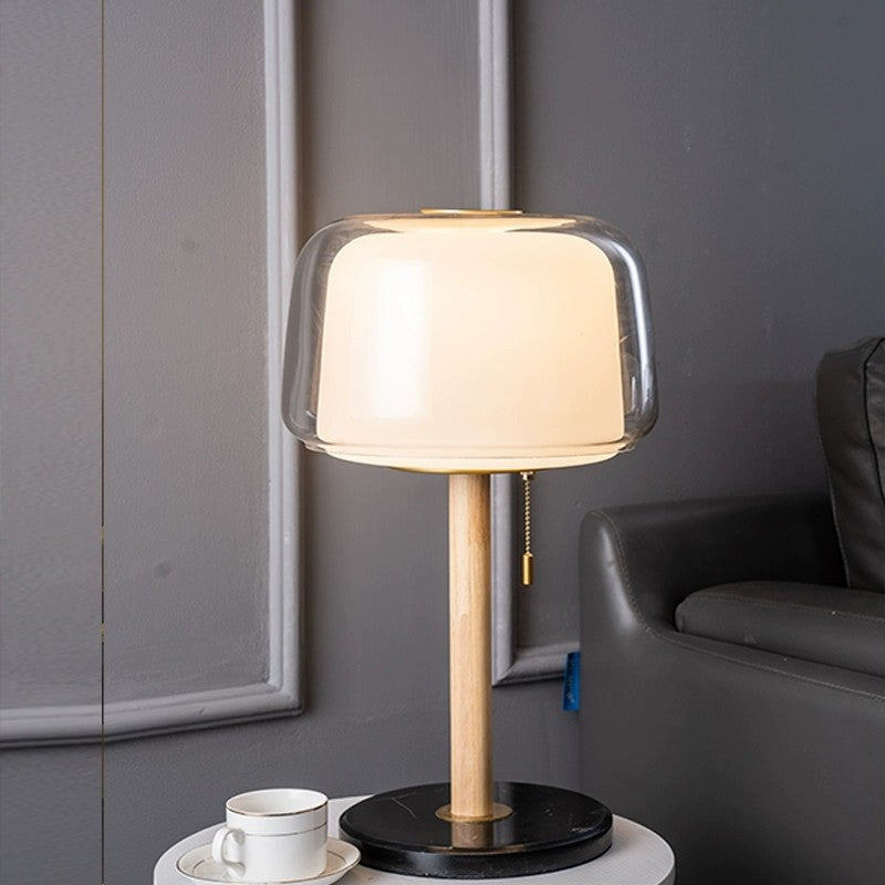 Moderne Tafellamp met Glazen Kap en Houten Basis
