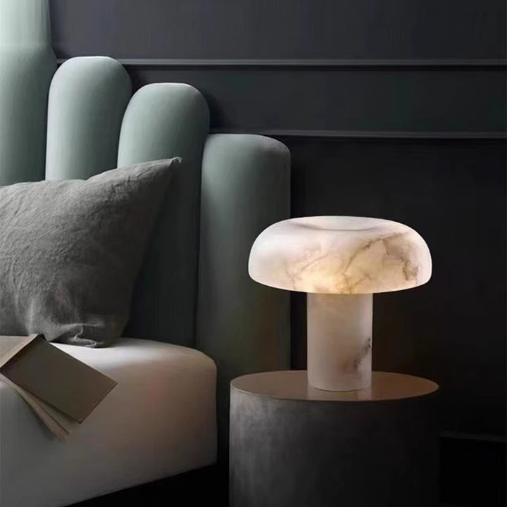 Contemporary Marmeren Tafellamp met Sculpturaal Ontwerp