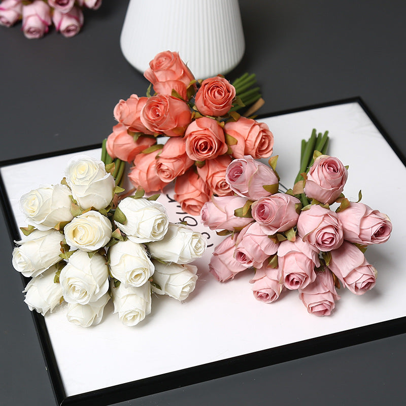 Elegante Nep Rozenboeket voor Huisdecoratie