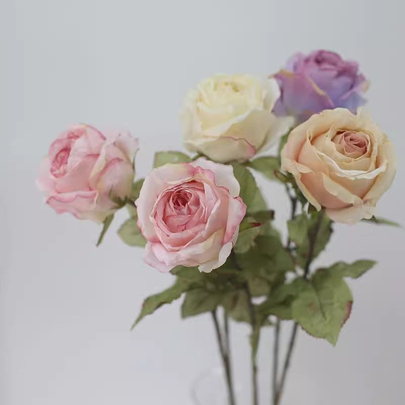 Levensechte Decoratieve Rozenarrangement