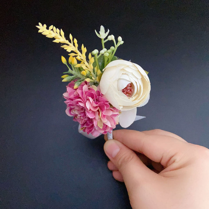 Bloemrijke Corsage Boutonnière