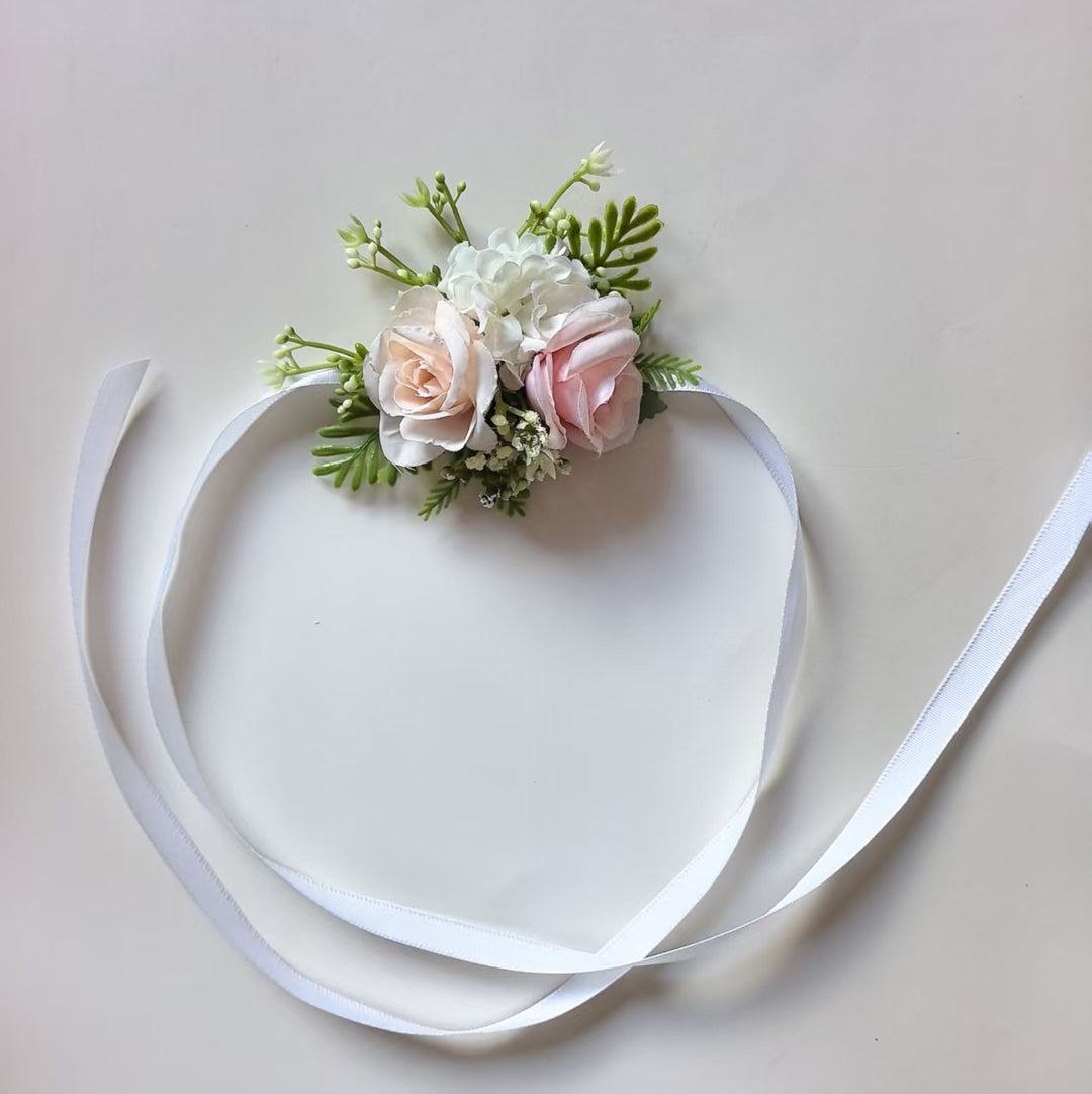 Bloemrijke Corsage Arrangement