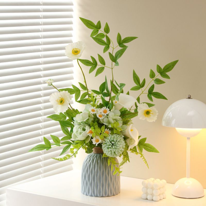 Levensechte Bloemarrangement met Decoratieve Vaasje