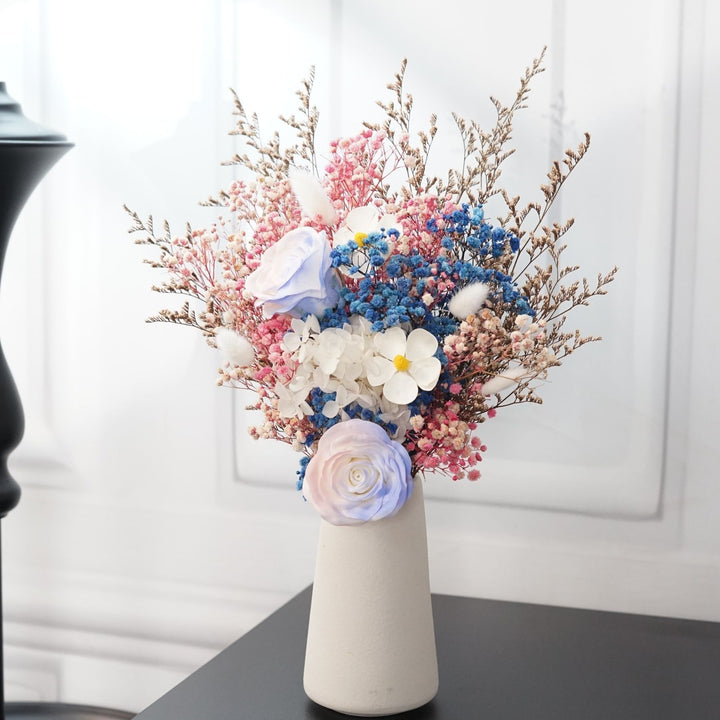 Kunstmatige Bloemenzetting met Decoratieve Vaasje
