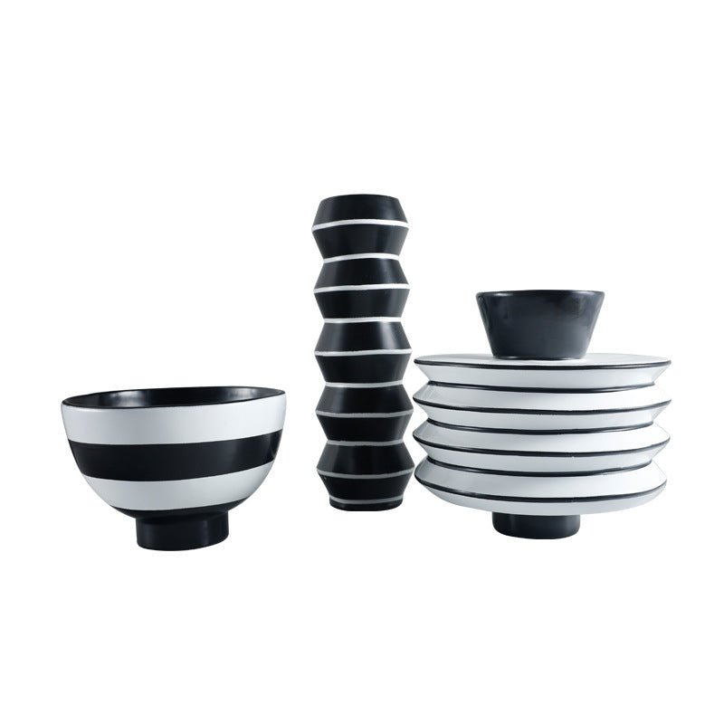 Decoratieve serveerschaal met modern streepdesign
